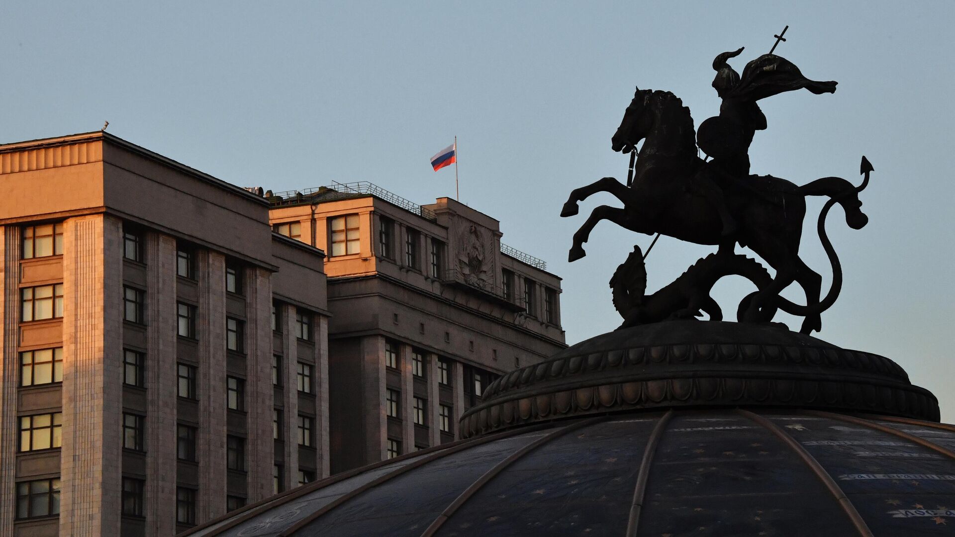 Здание Государственной Думы России в Москве