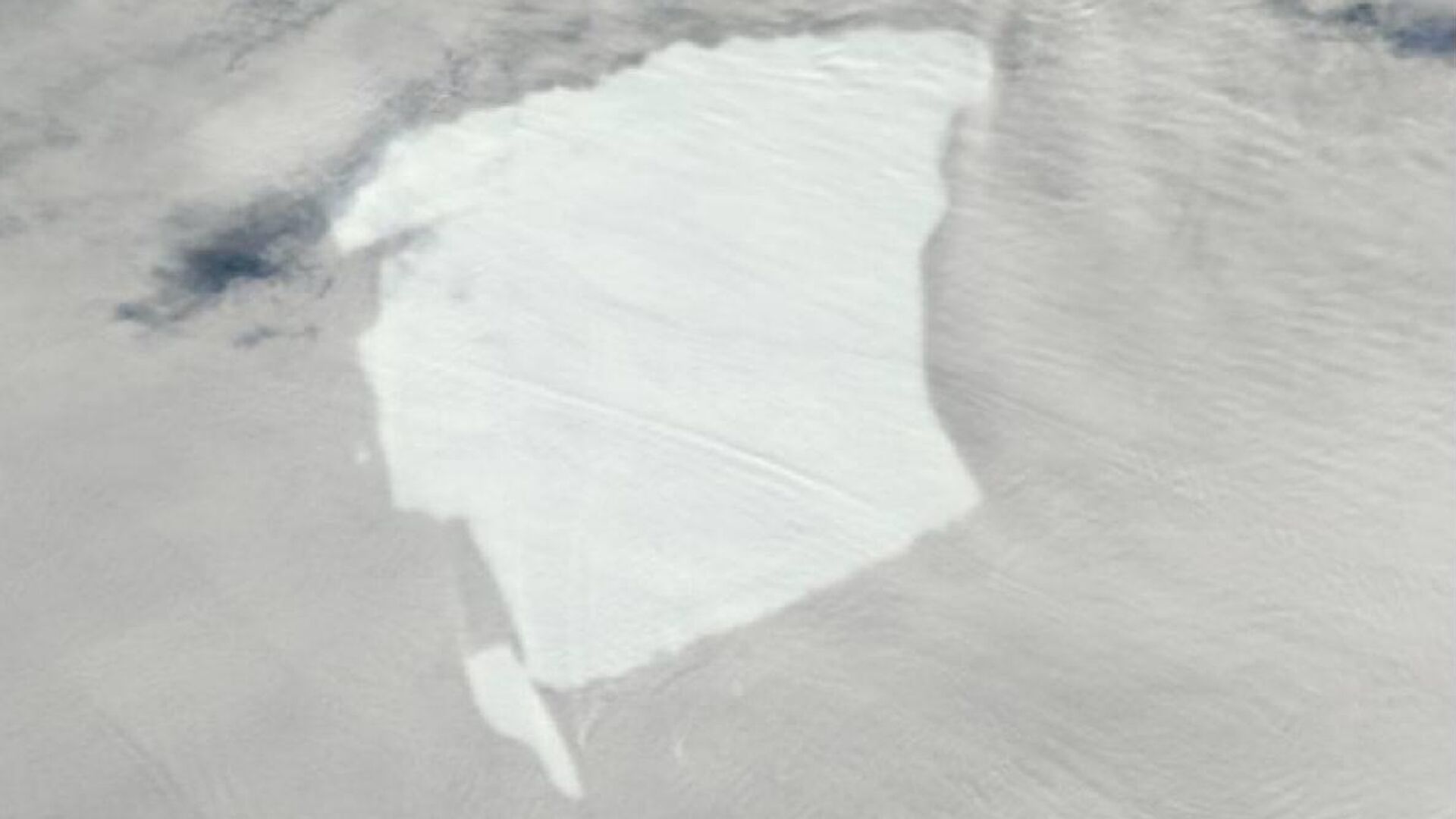 От айсберга A23a откололся кусок льда площадью 80 квадратных километров