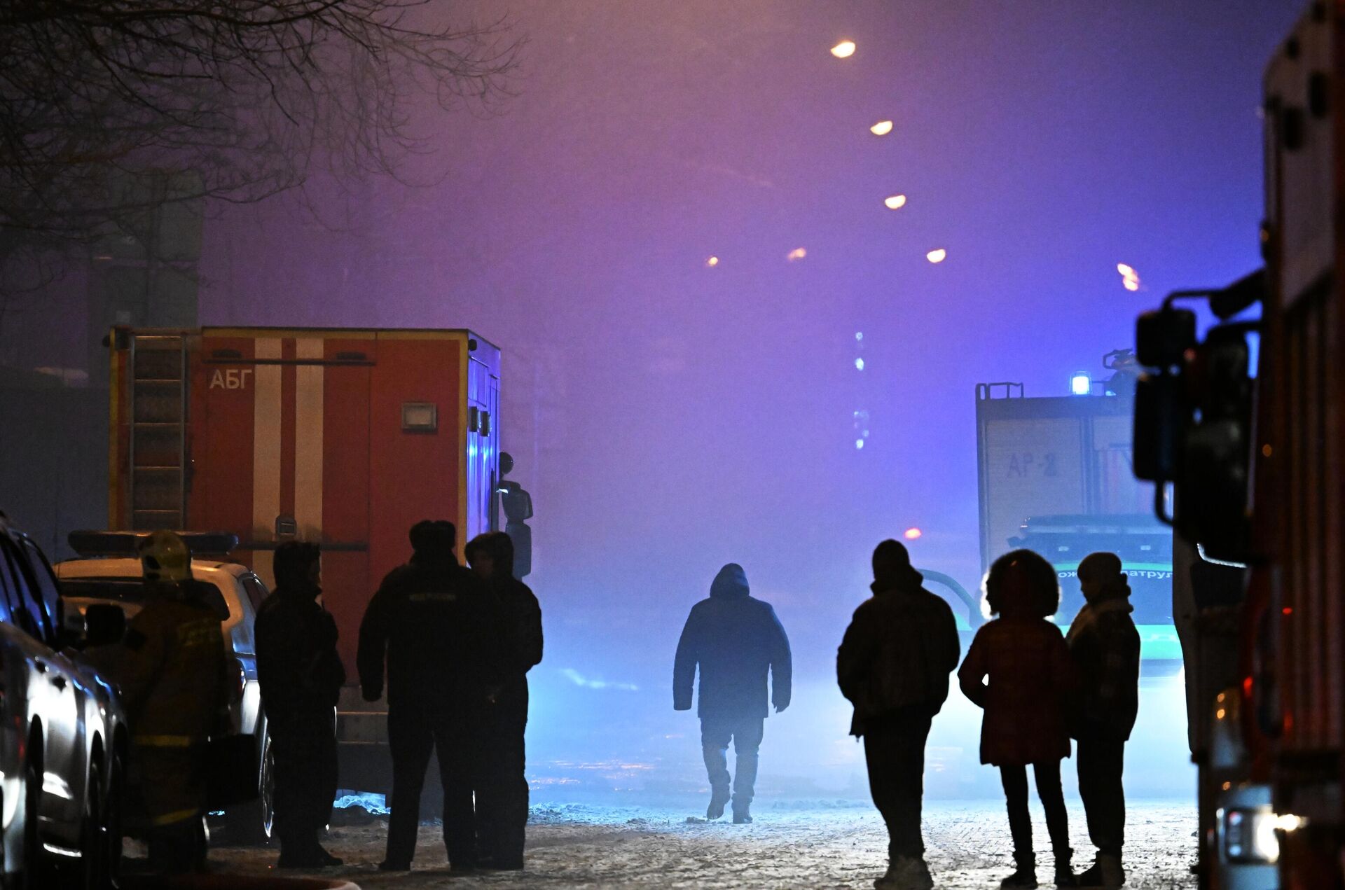 На Варшавском шоссе горит административное здание