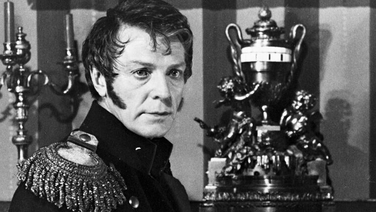 Олег Стриженов в роли Сергея Волконский в фильме