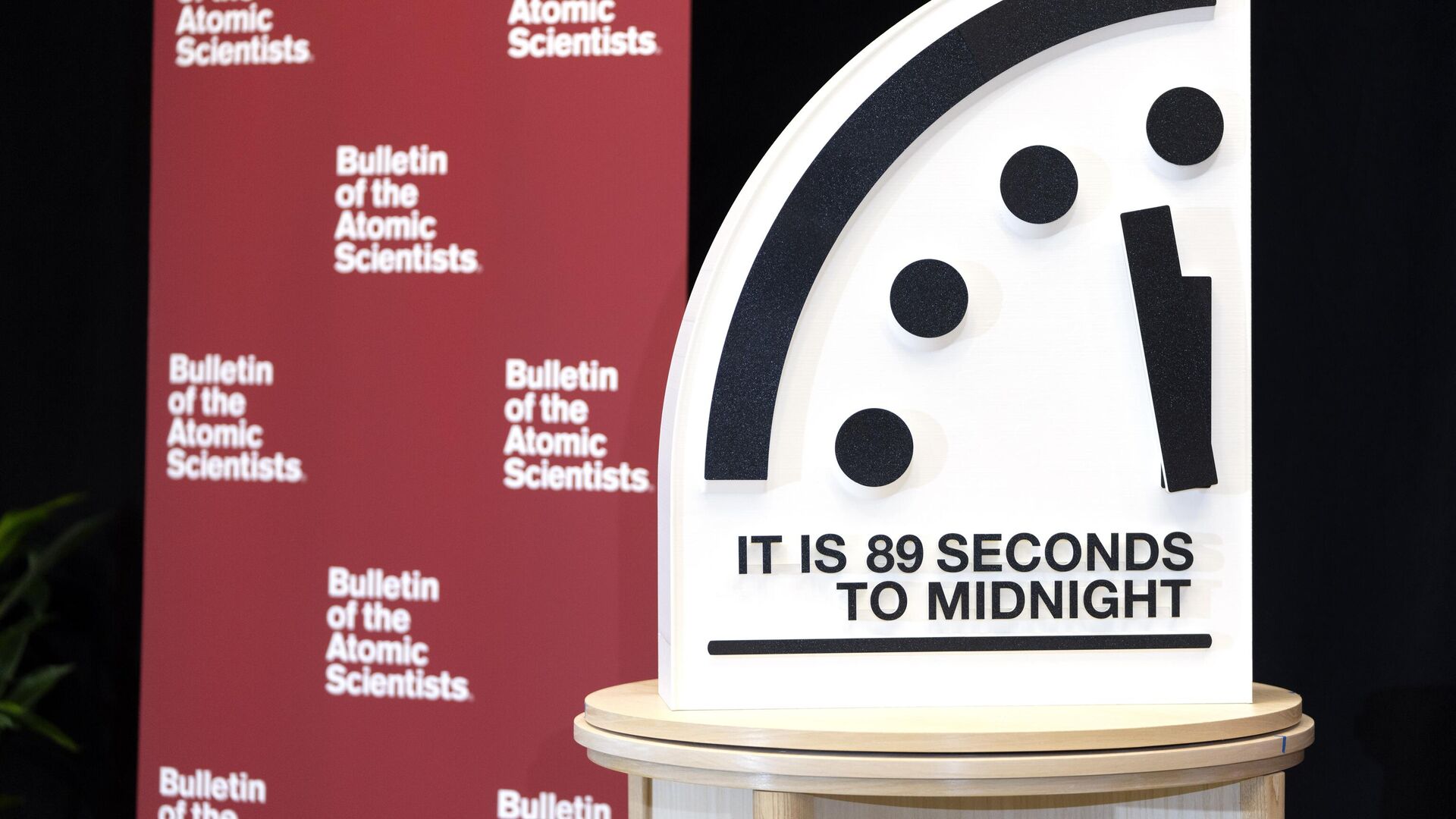 Стрелка часов Судного дня установлена на 89 секунд до полуночи