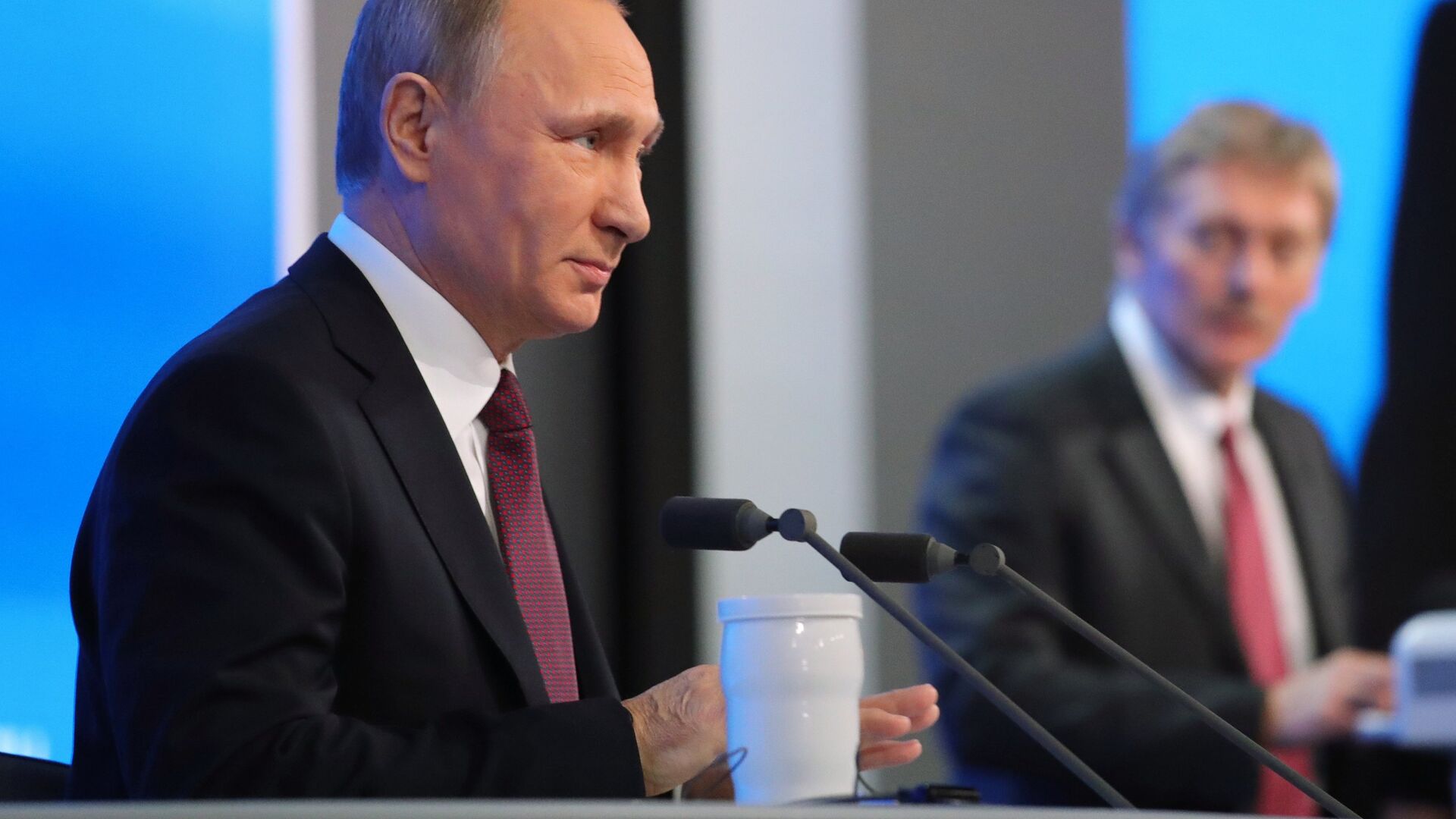 Президент России Владимир Путин на двенадцатой ежегодной пресс-конференции в Центре международной торговли на Красной Пресне. 23 декабря 2016 г.