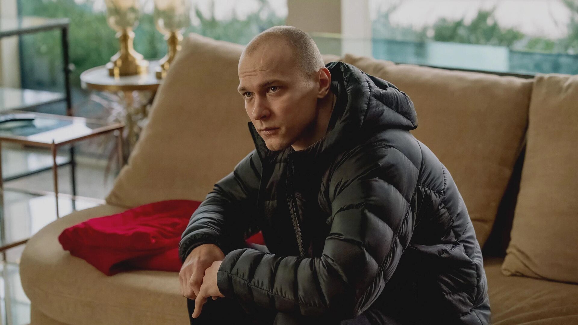 Кадр из фильма Анора