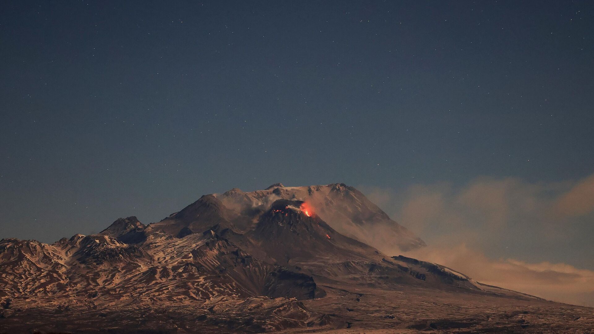 Вулкан Шивелуч на Камчатке