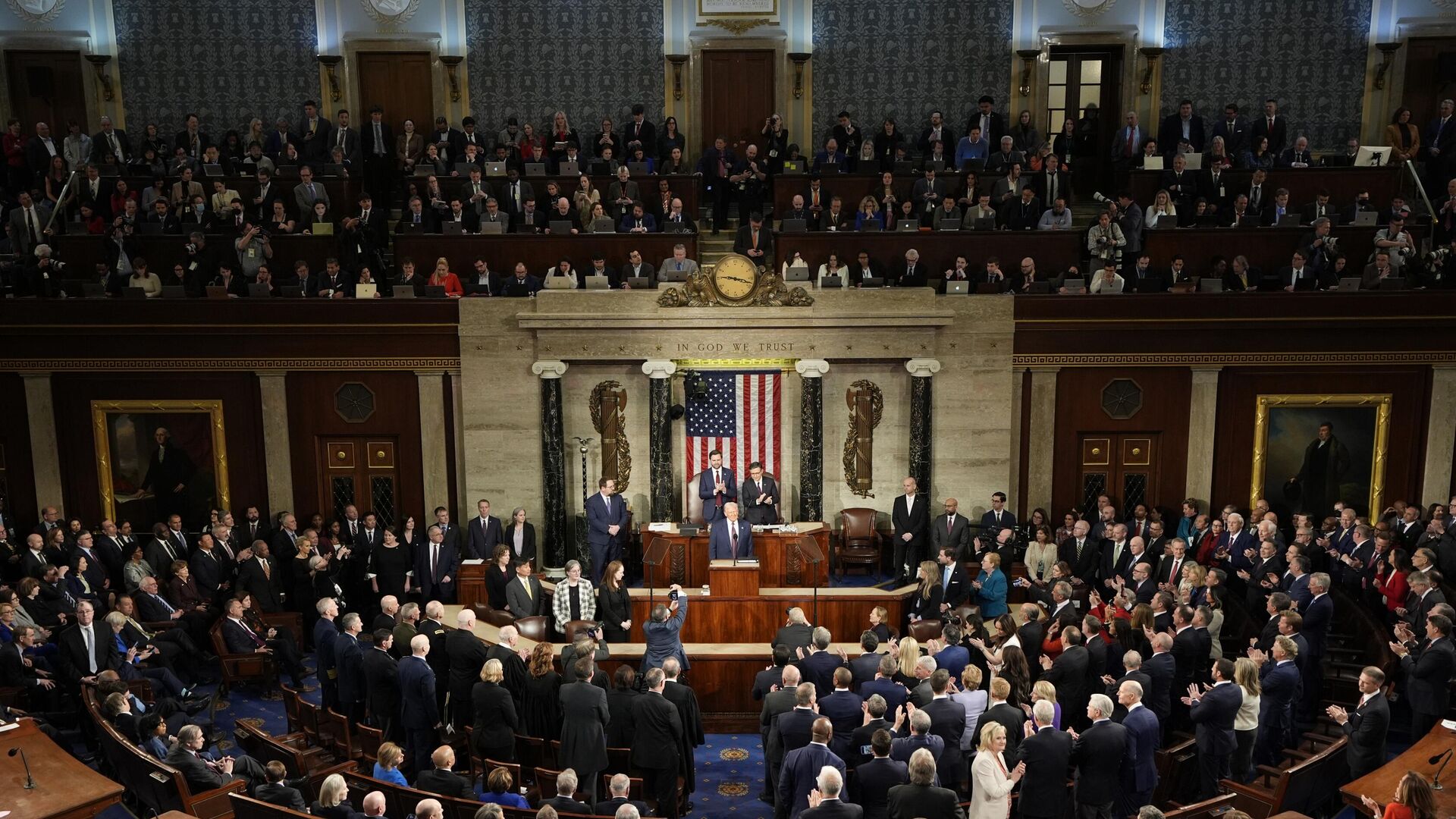 Выступление президента США Дональда Трампа во время обращения к совместной сессии конгресса США. 4 марта 2025