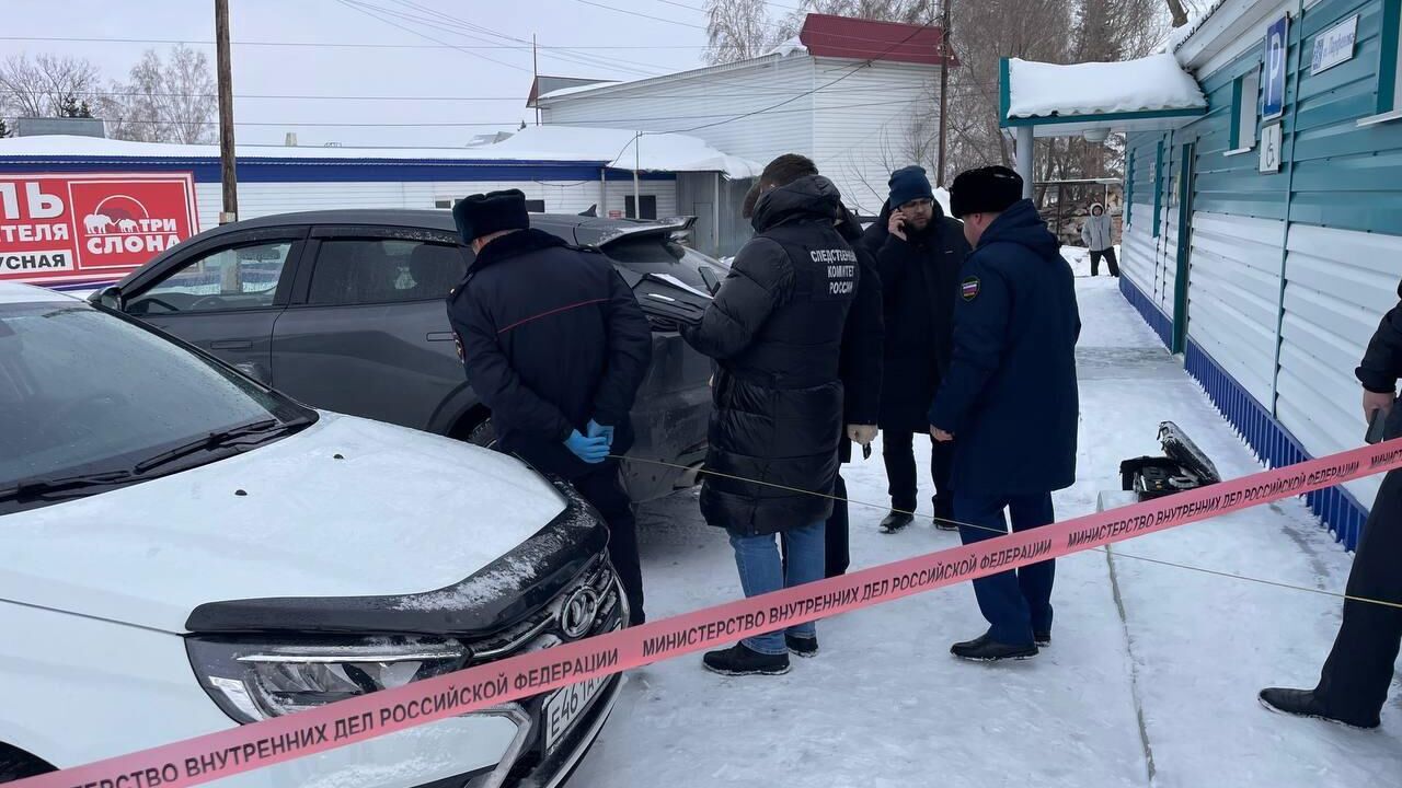 Работа СК РФ на месте убийства главы администрации Завьяловского района Николая Онищенко. 4 марта 2025