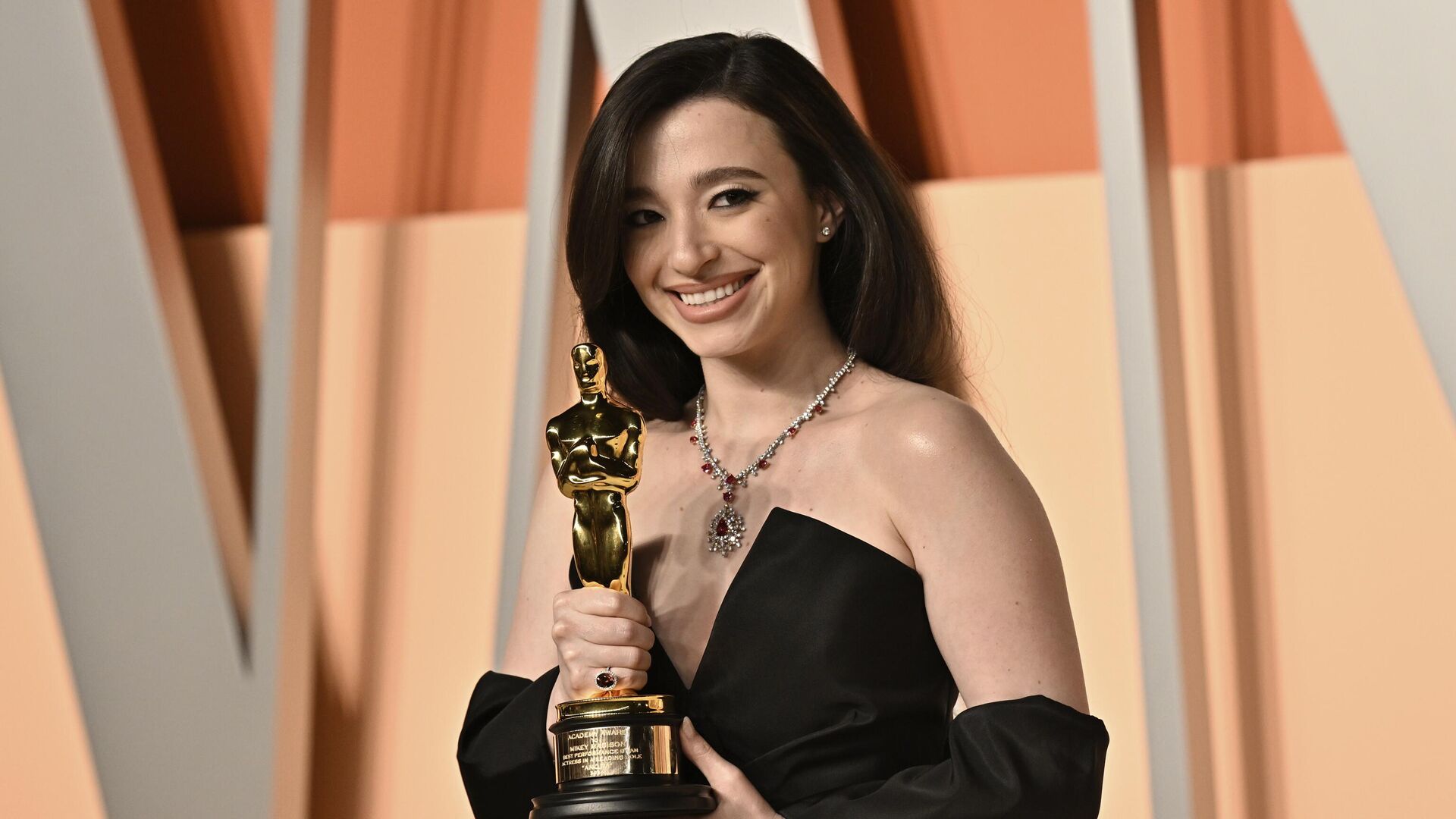 Майки Мэдисон на церемонии награждения