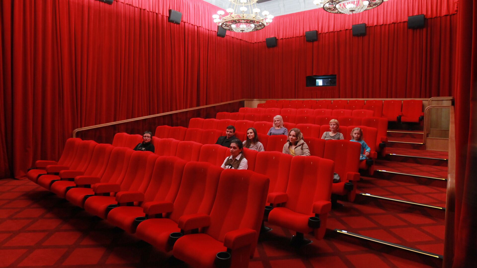 Зрители в кинотеатре