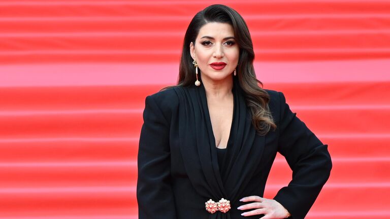 Певица Жасмин на красной дорожке перед церемонией открытия 47-го Московского международного кинофестиваля