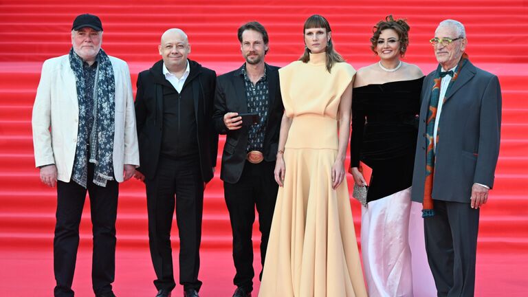 Гости на красной дорожке 47-го Московского международного кинофестиваля