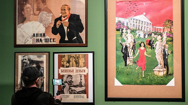 Выставка Дворянское гнездо. Иннокентию Смоктуновскому посвящается