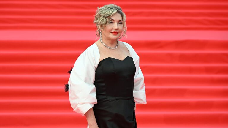 Главный редактор российского издания КиноРепортер, телеведущая Мария Лемешева на красной дорожке перед церемонией открытия 47-го Московского международного кинофестиваля