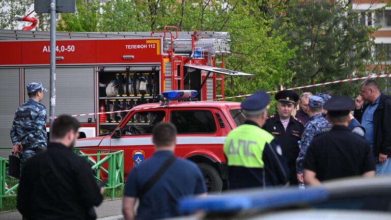 Экстренные службы на месте взрыва автомобиля в Балашихе