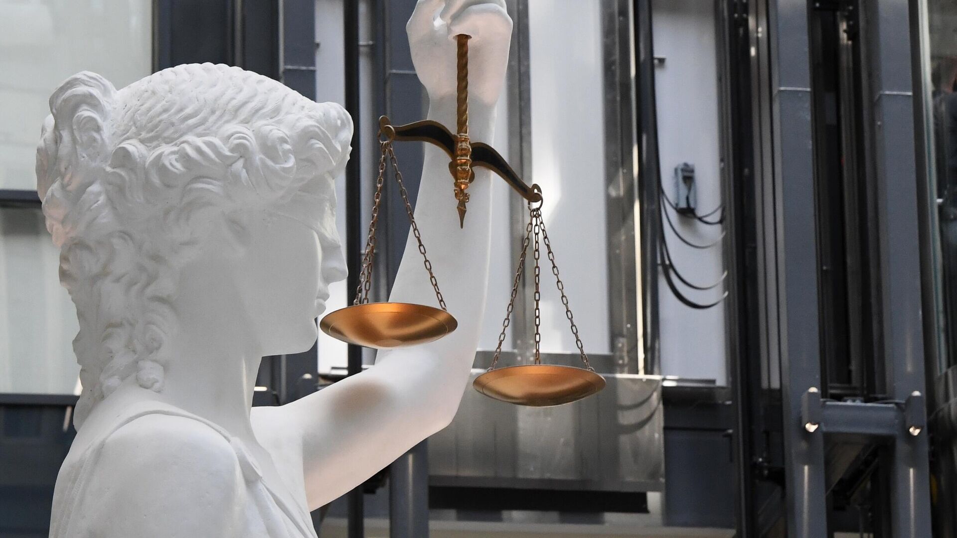 Статуя богини правосудия
