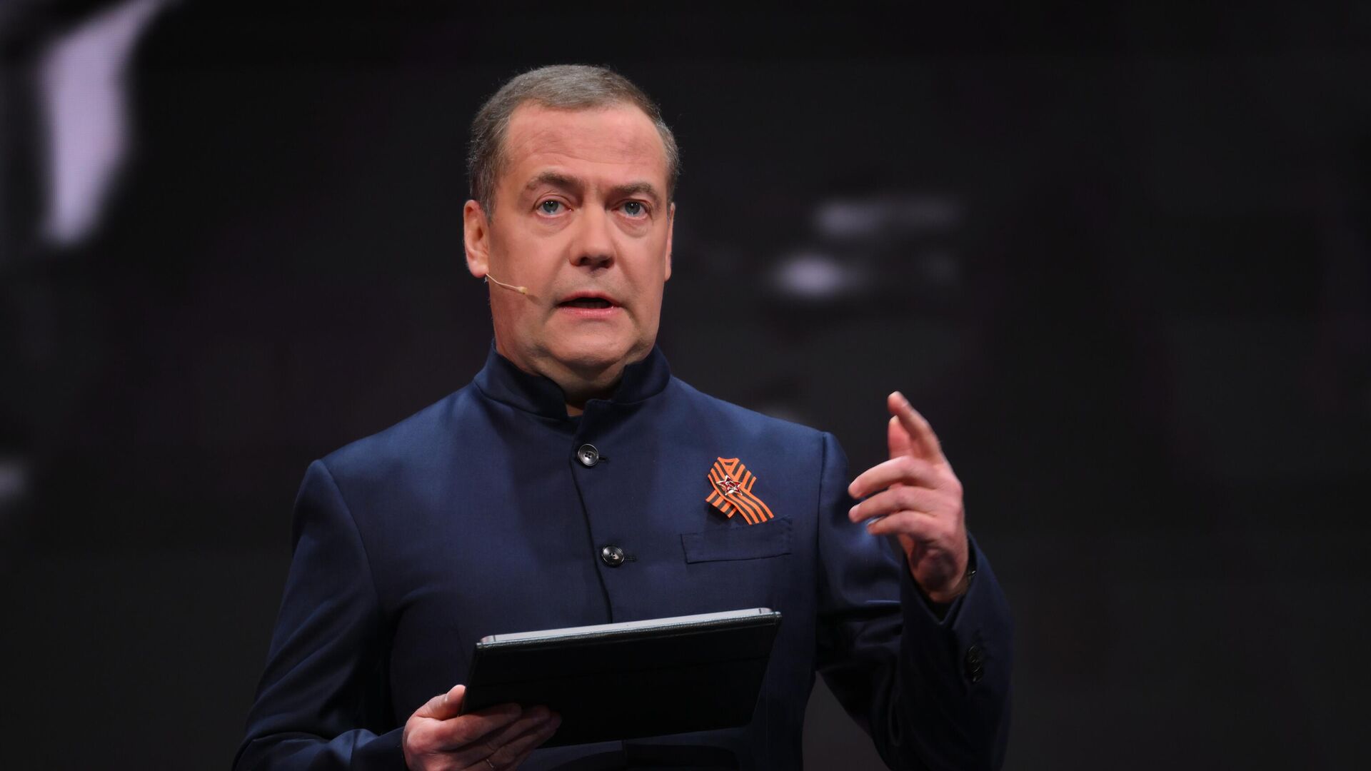 Заместитель председателя Совета безопасности РФ Дмитрий Медведев