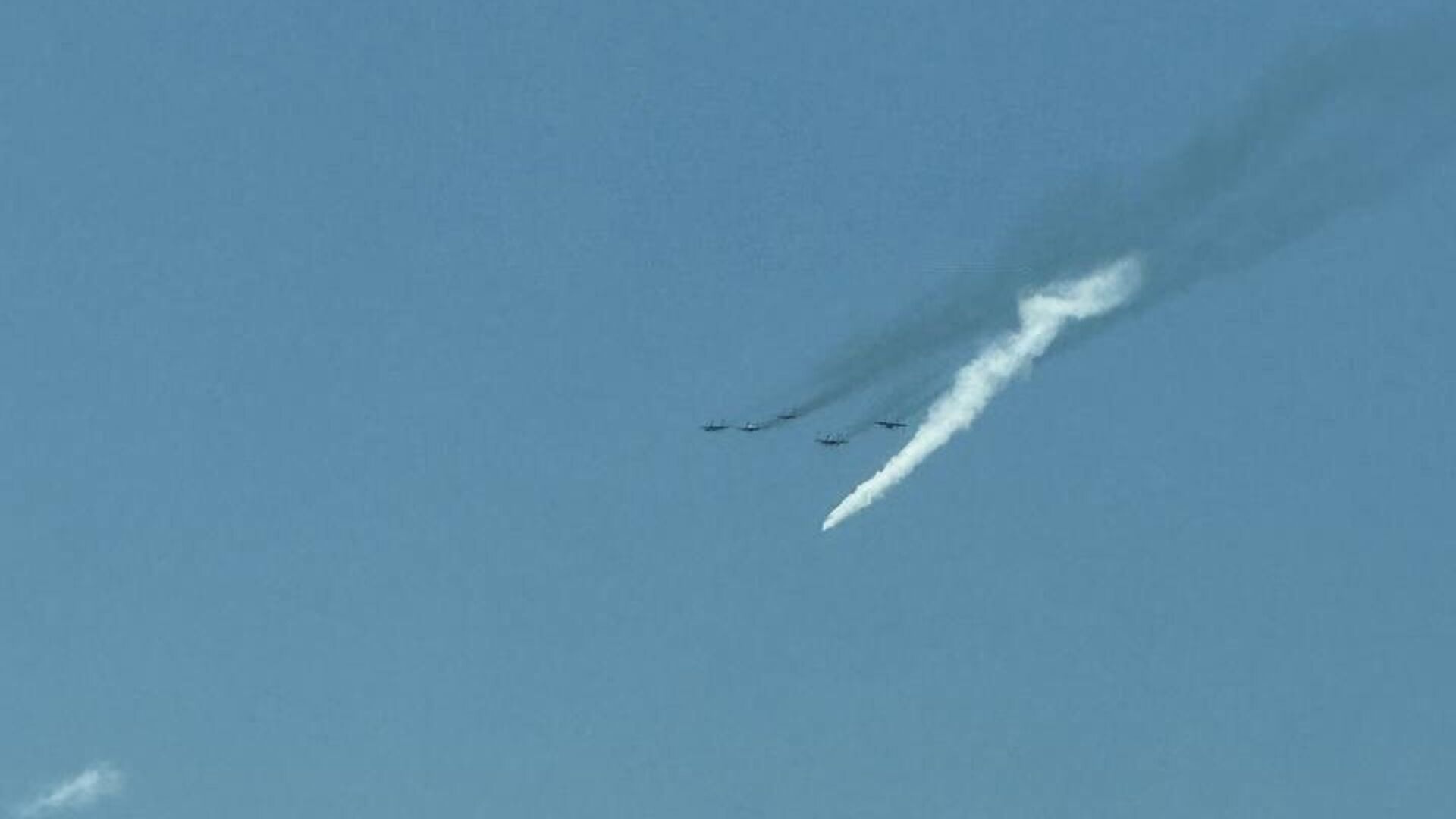 Пустой топливный бак отсоединился у самолета МиГ-29УБ пилотажной группы Стрижи в Челябинске