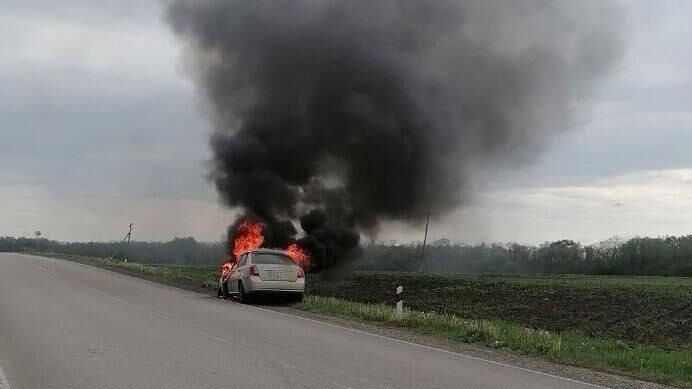 Дрон ВСУ ударил по движущемуся автомобилю в селе Двулучное Валуйского округа