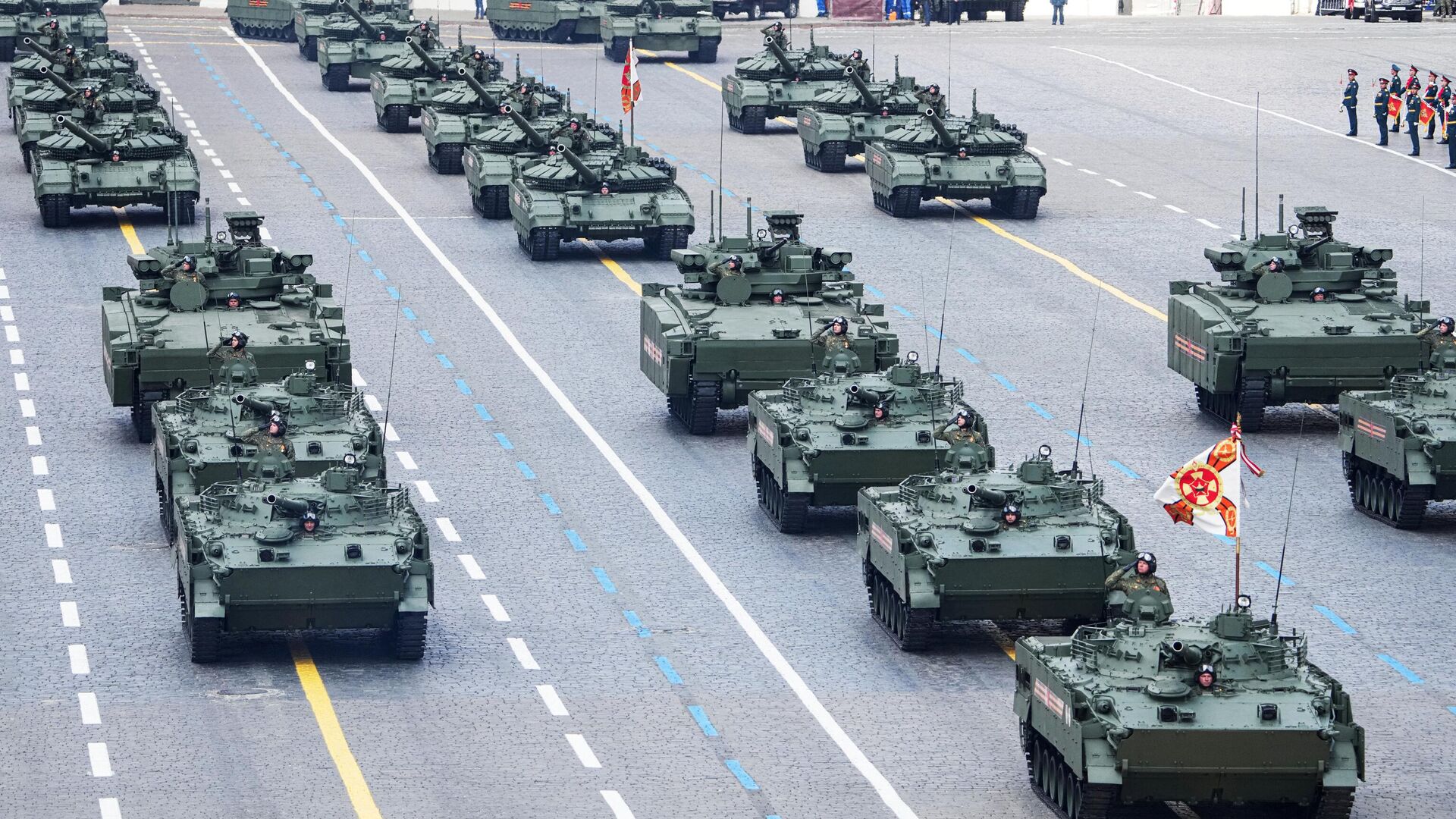 Боевые машины пехоты БМП-3, боевые машины пехоты БМП Курганец на Красной площади в Москве на военном параде, посвященном 80-летию Победы в Великой Отечественной войне