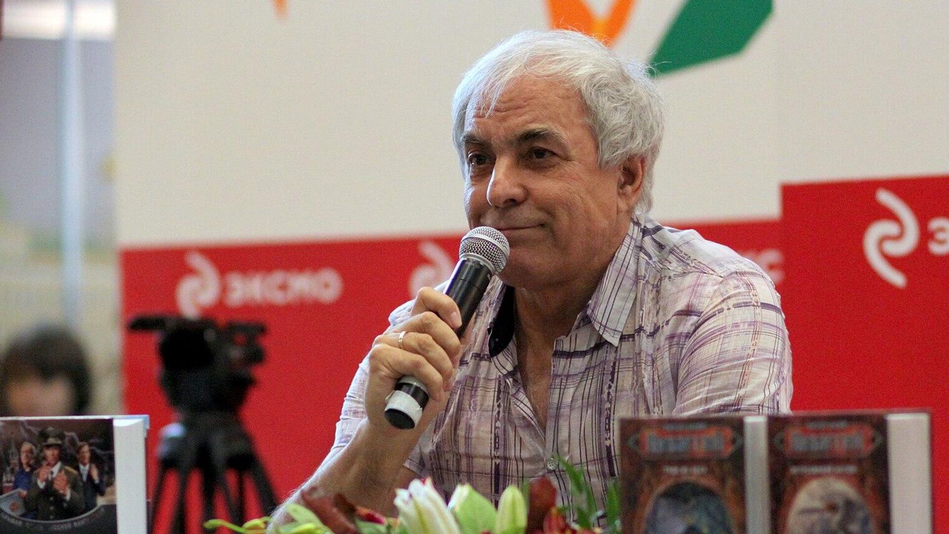 Писатель-фантаст Юрий Никитин