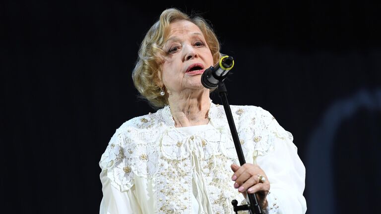 Актриса Валентина Талызина на юбилейном вечере, посвященном 100-летию Театра Моссовета