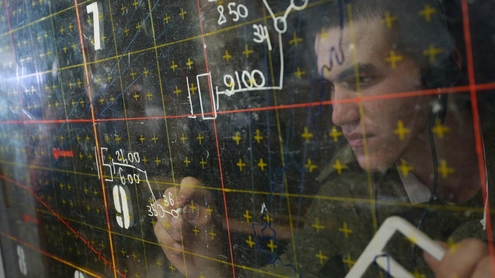 Военнослужащий в командном пункте