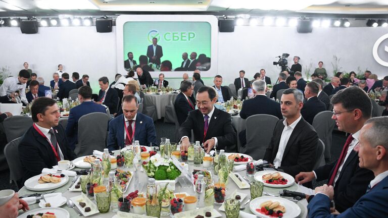 Деловой завтрак Сбера Ставки против роста: каким будет ближайший год?, ПМЭФ-2025