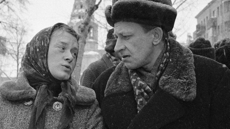 Актеры Евгений Евстигнеев и Валентина Талызина в главных ролях на съемках кинокомедии Зигзаг удачи