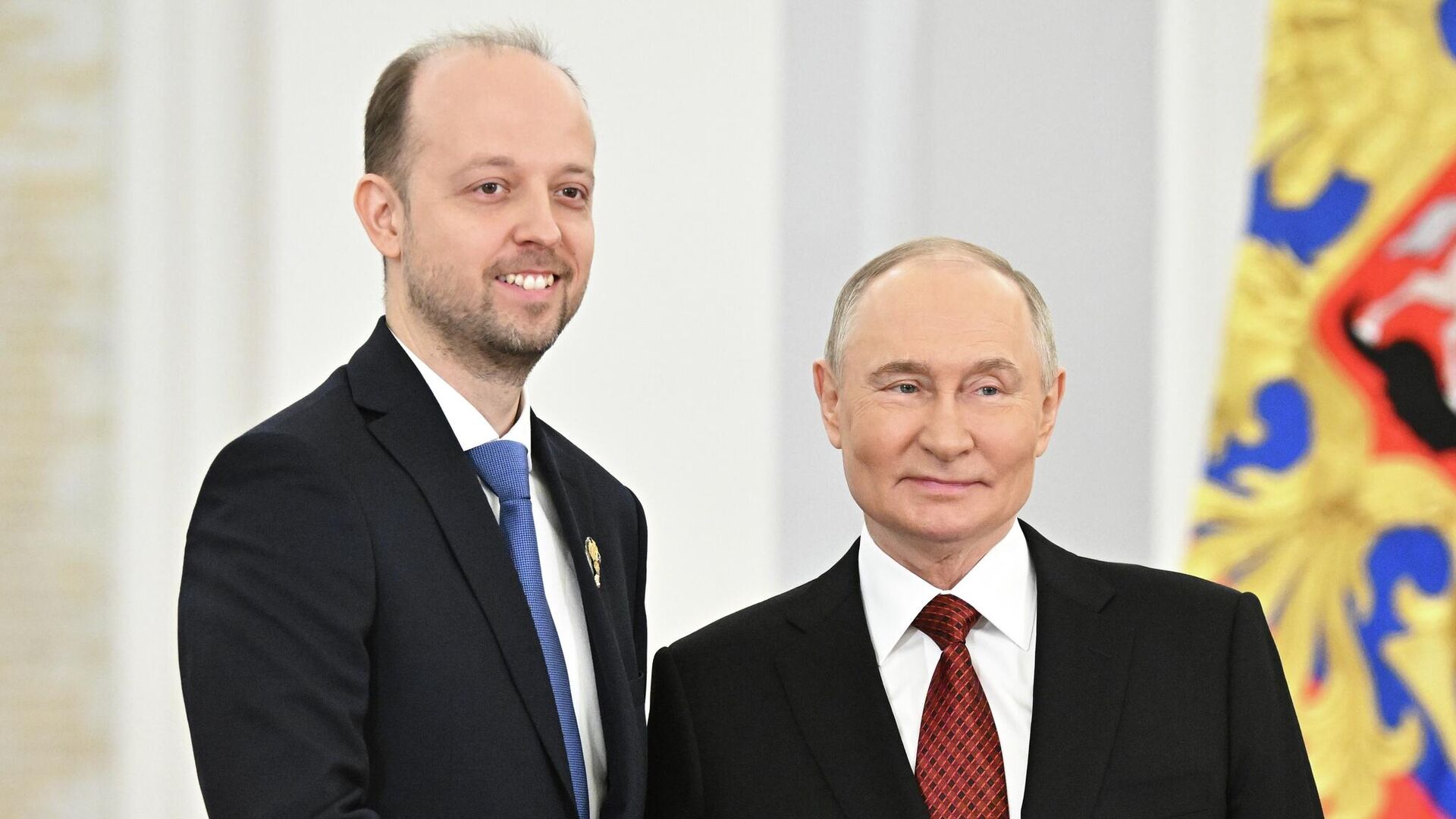 Президент Владимир Путин и лауреат Государственной премии в области науки и технологий Максим Никитин. 12 июня 2025