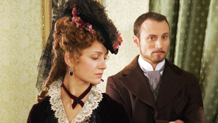 Виктория Исакова (Катерина Ивановна) и Анатолий Белый (Иван Карамазов) в сцене из фильма режиссера Юрия Мороза Братья Карамазовы по роману Ф. М. ДостоевскогоФильм режиссера Юрия Мороза Братья Карамазовы