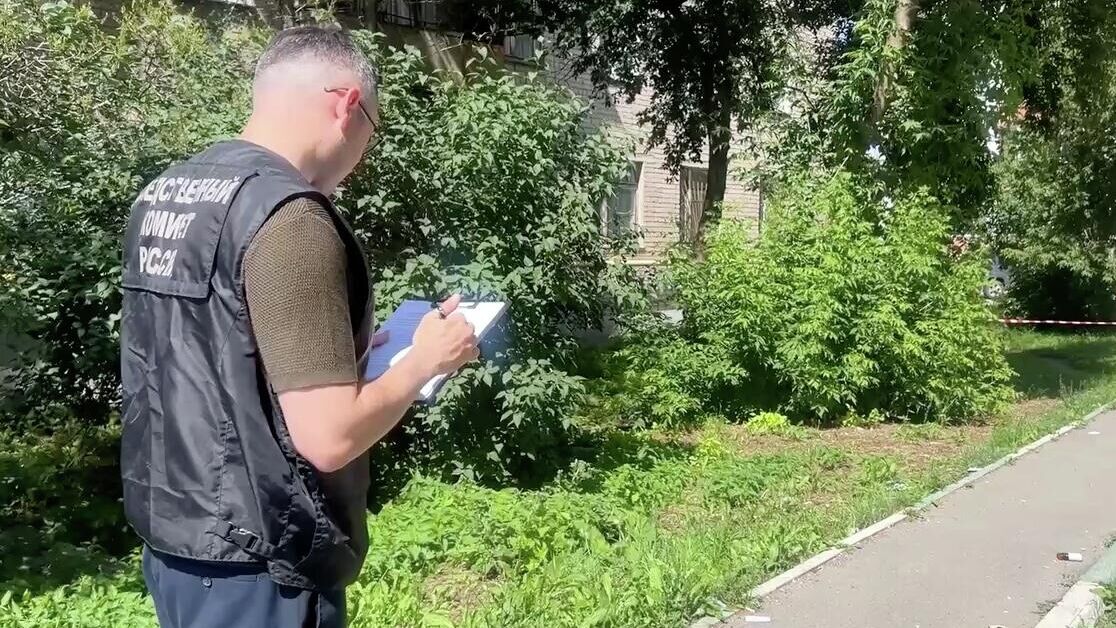 Работа СК России на месте происшествия, где в руках у мужчины взорвалась коробка в челябинском Копейске
