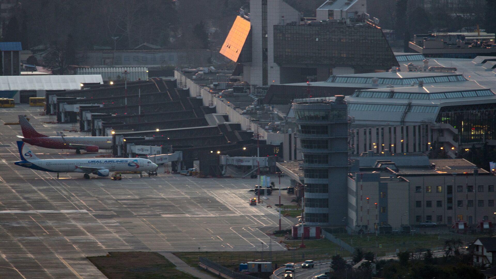 Самолеты в международном аэропорту Сочи в Адлере