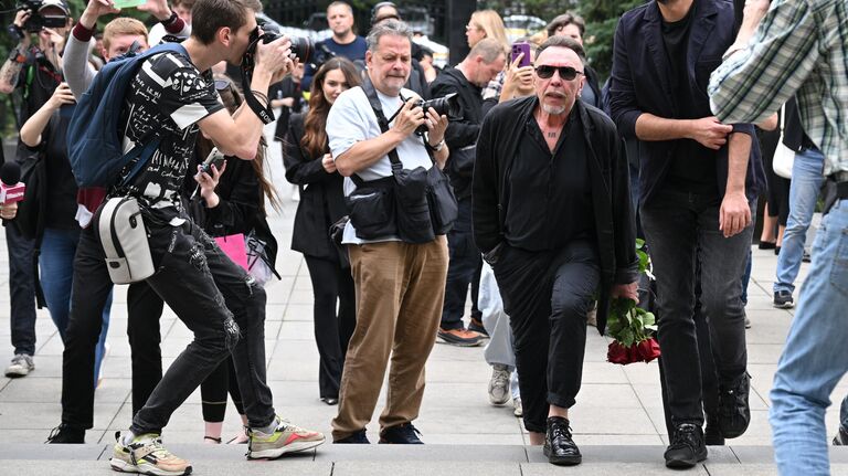 Музыкант Игорь Сукачев во время церемонии прощания с режиссером и актером Юрием Морозом