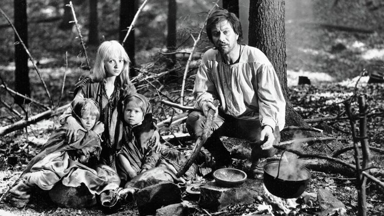 Актеры Андрей Миронов в роли Орландо и Татьяна Аксюта в роли Марты в фильме Сказка странствий