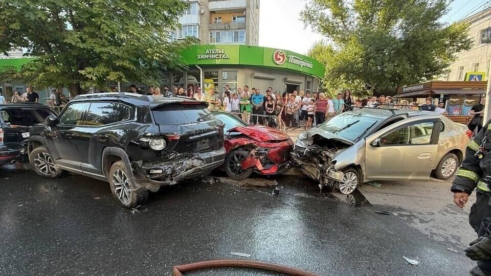 На месте массового ДТП в центре Саратова