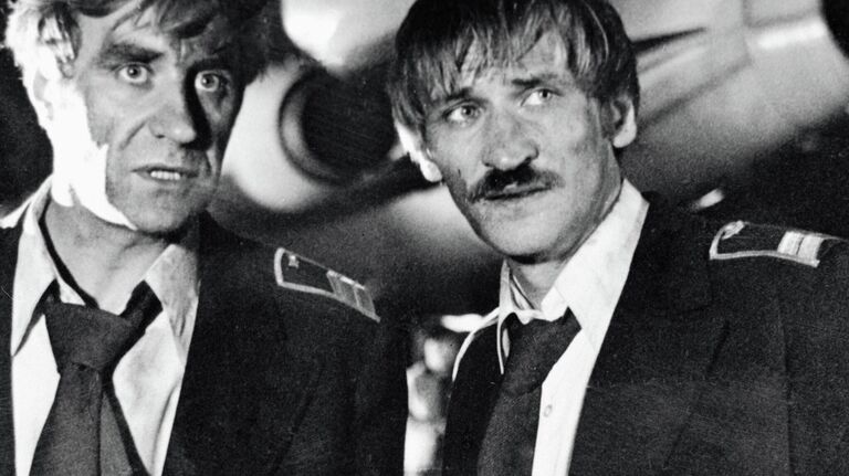 Народный артист РФ Анатолий Васильев и народный артист РФ Леонид Филатов в фильме Экипаж