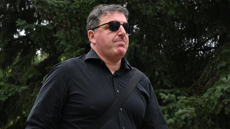 Актер Максим Виторган во время церемонии прощания с режиссером и актером Юрием Морозом