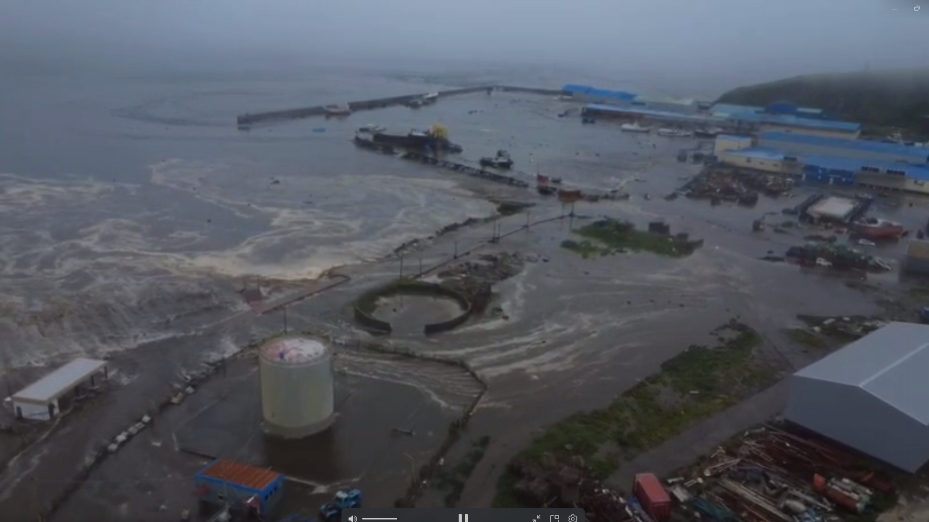 Кадры последствий землетрясения в Северо-Курильске