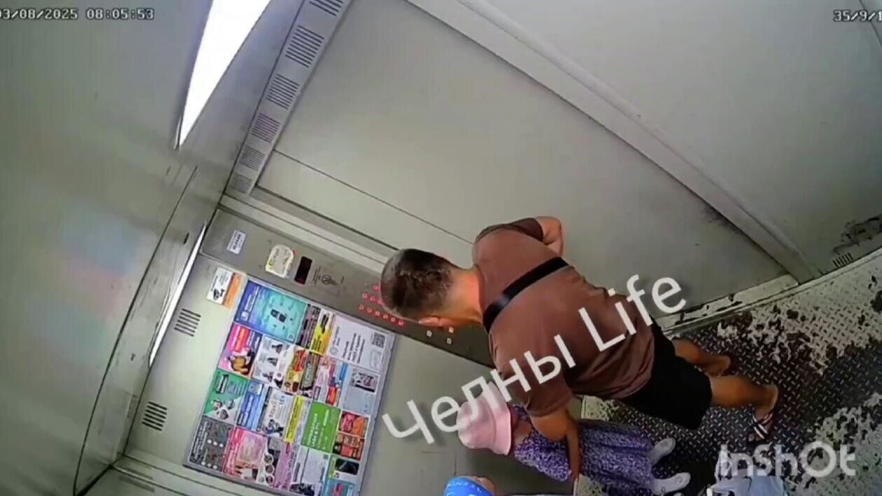 Инцидент с лифтом, в котором оказались заблокированы отец с двумя детьми в Набережных Челнах