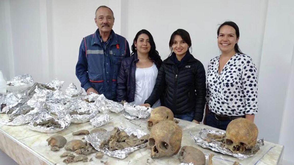 Андреа Касас с командой ученых