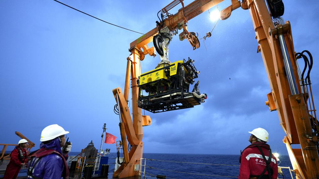 Испытания дистанционно управляемого глубоководного аппарата (ROV) Хайцинь