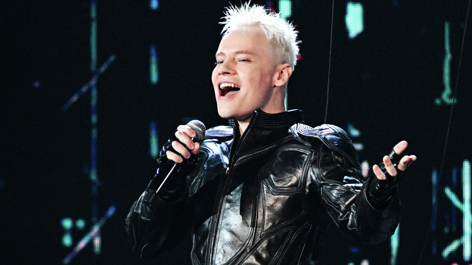 Ярослав Дронов выступает на международном музыкальном конкурсе Интервидение в Москве