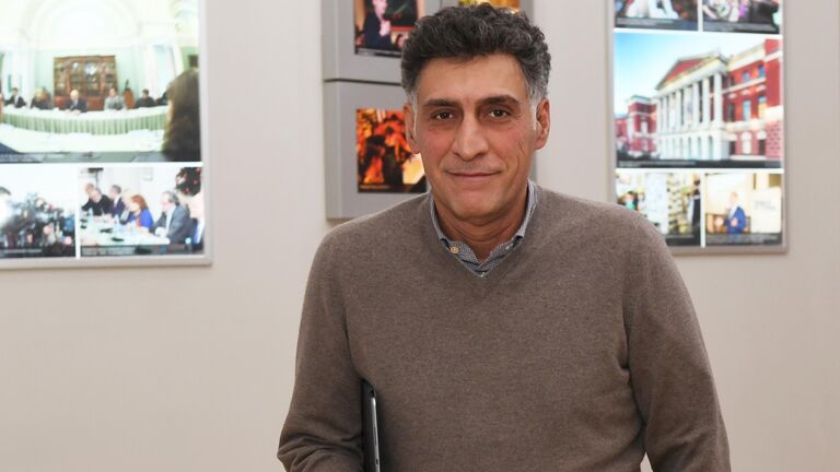 Режиссер Тигран Кеосаян на юбилейных Пионерских чтениях в московском Музее современной истории России