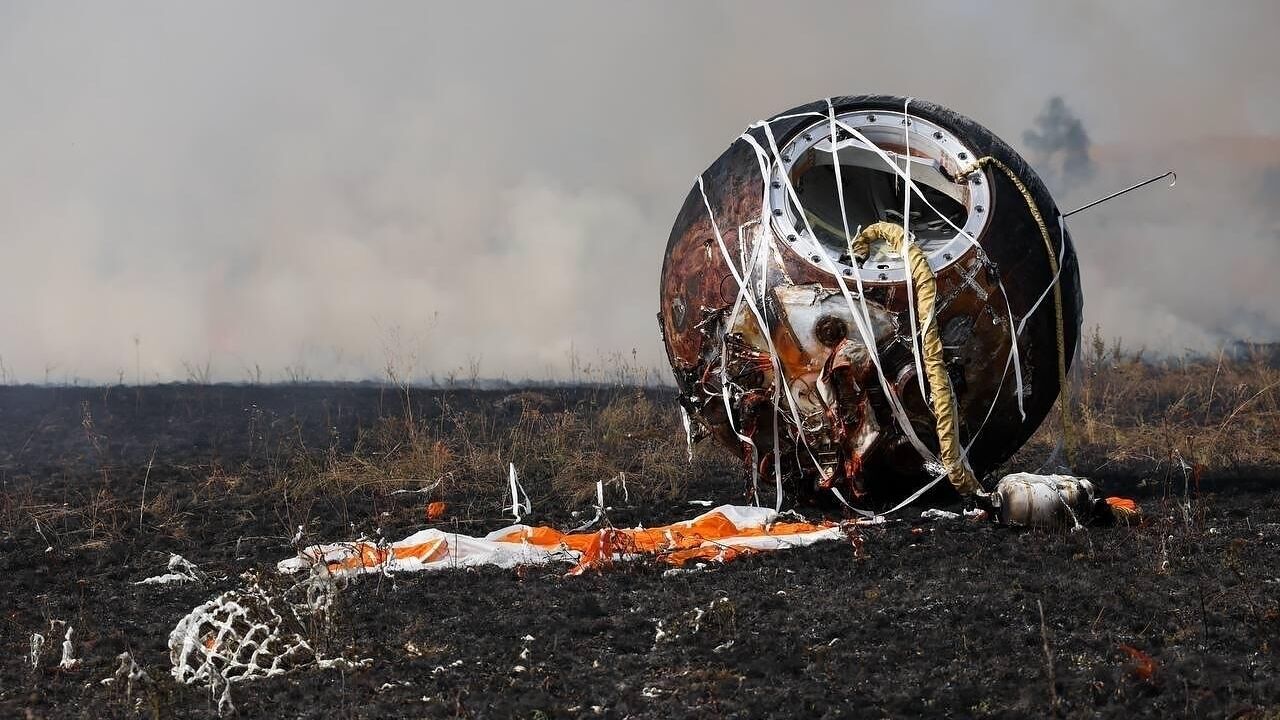 Спускаемый аппарат Бион-М №2 после посадки в Оренбургской области. 19 сентября 2025
