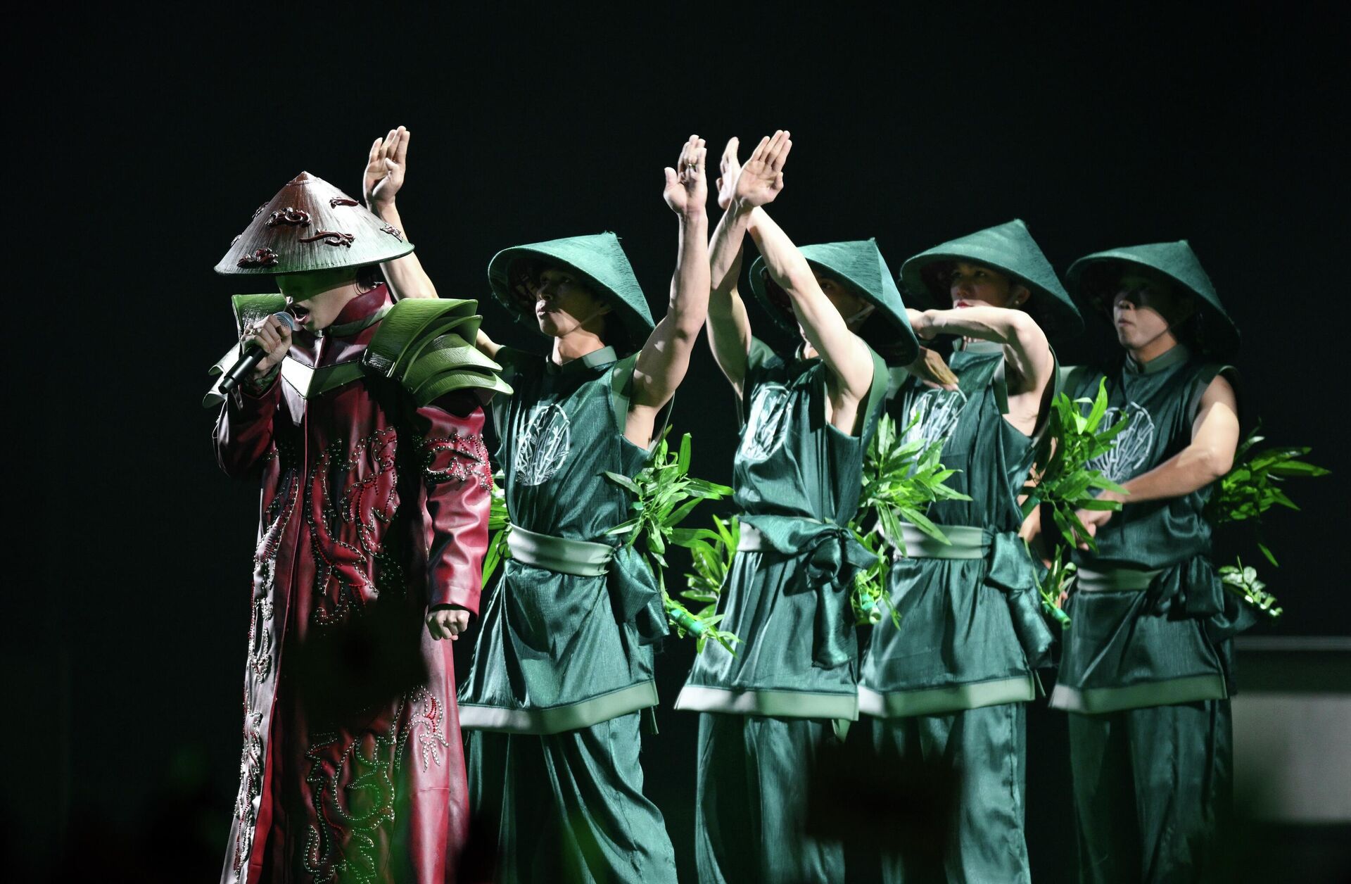 Дык Фук (Вьетнам) выступает на международном музыкальном конкурсе Интервидение в Москве