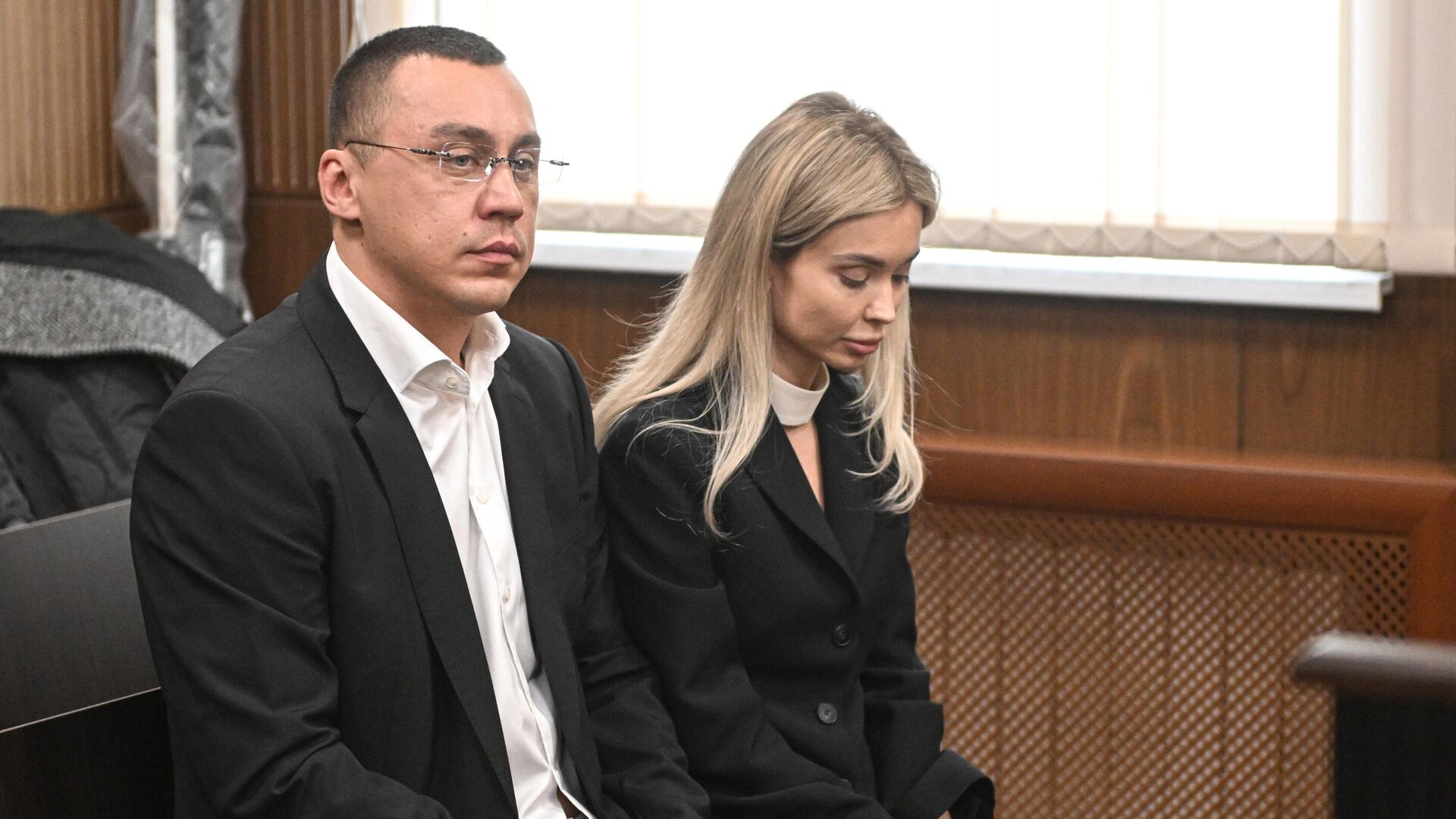 Блогер Дмитрий Портнягин с супругой Екатериной на заседании Мещанского районного суда Москвы