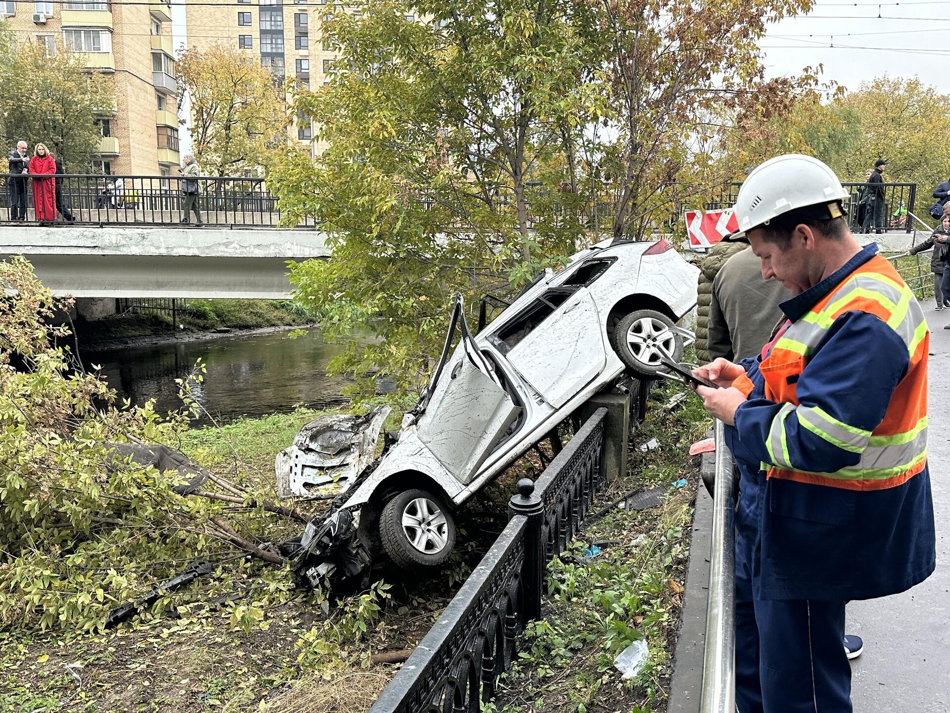 Последствия ДТП с участием двух автомобилей на проспекте Мира
