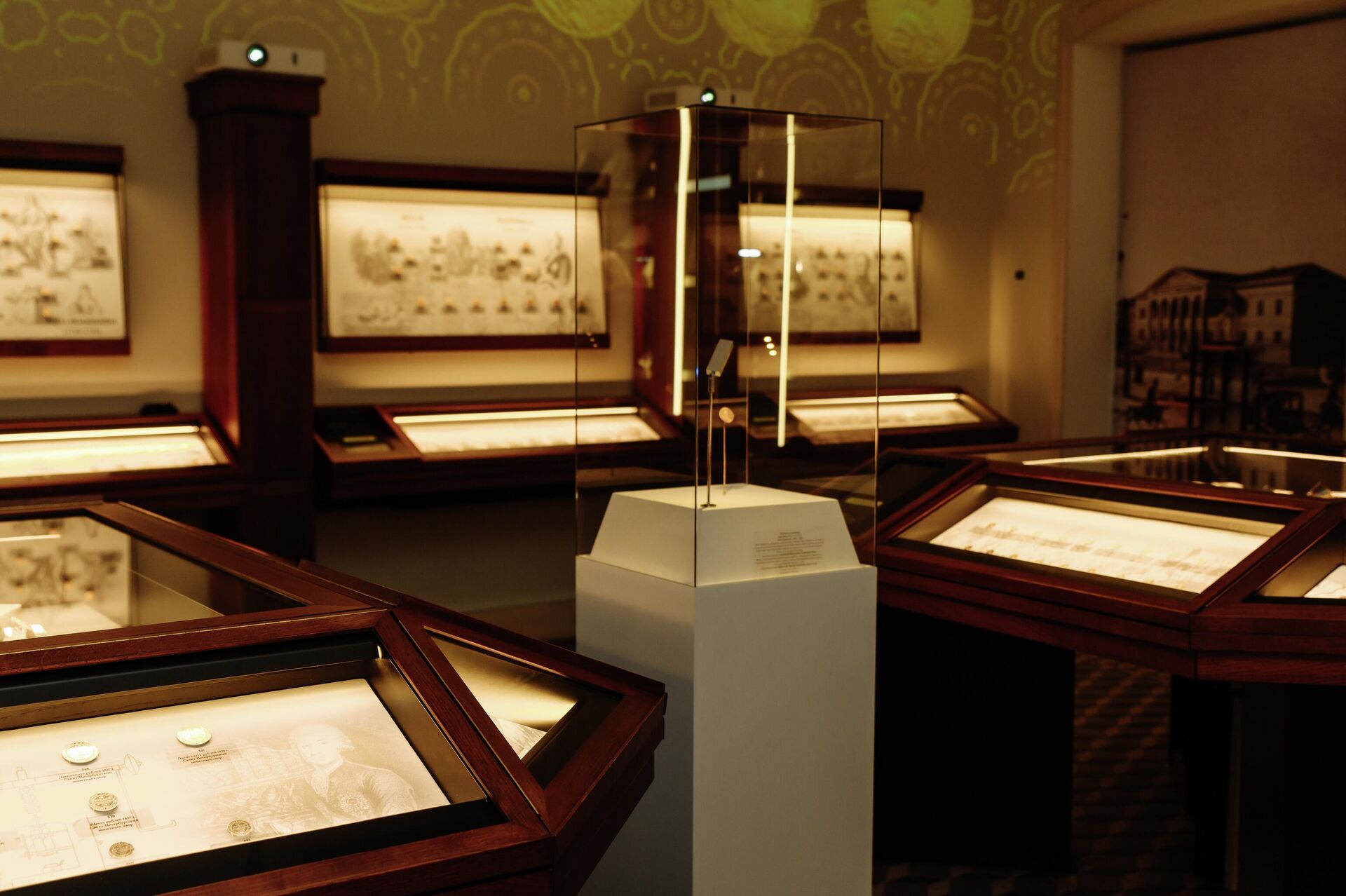 Витрина в Музее международного нумизматического клуба