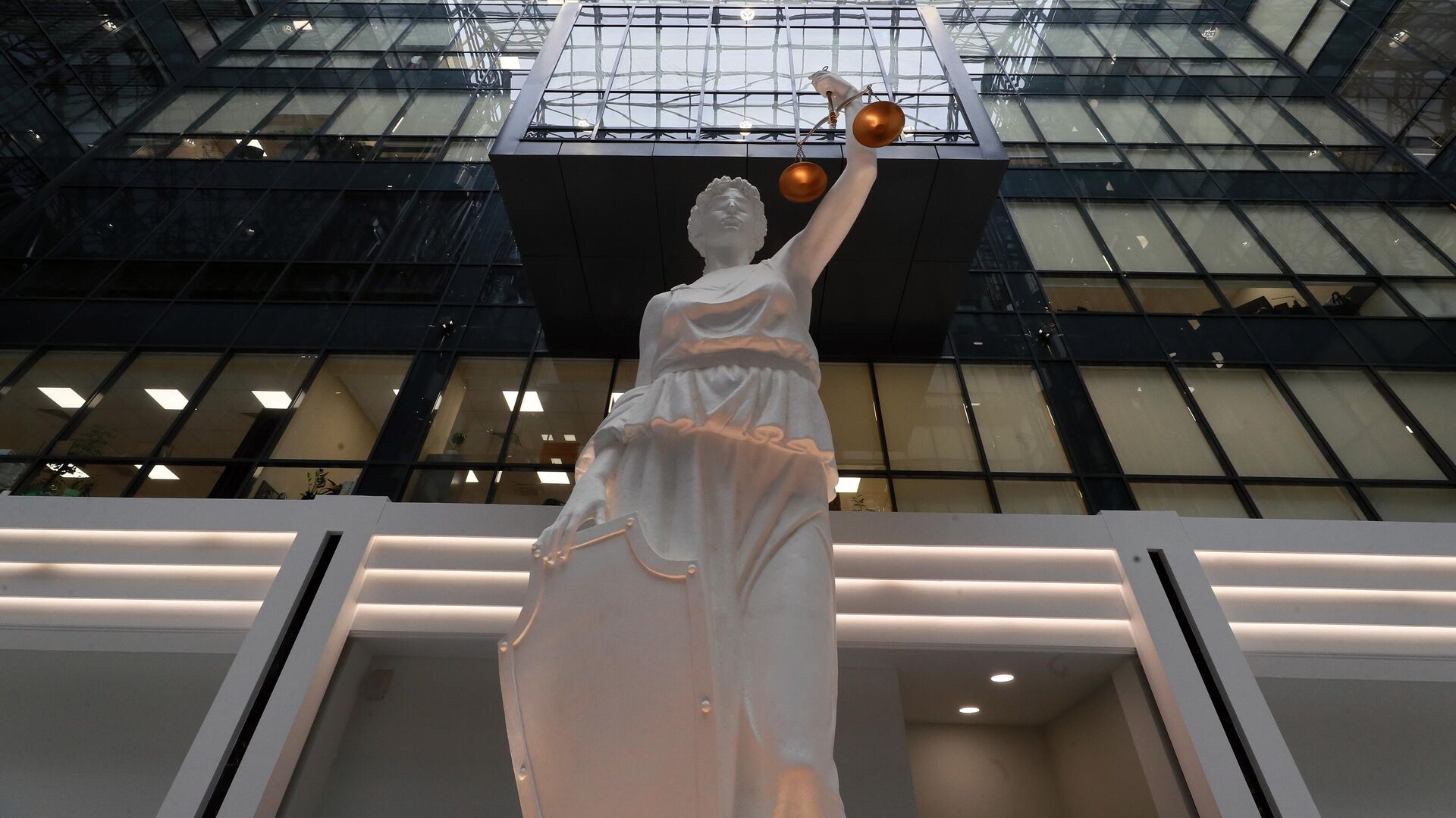 Статуя богини правосудия Фемиды