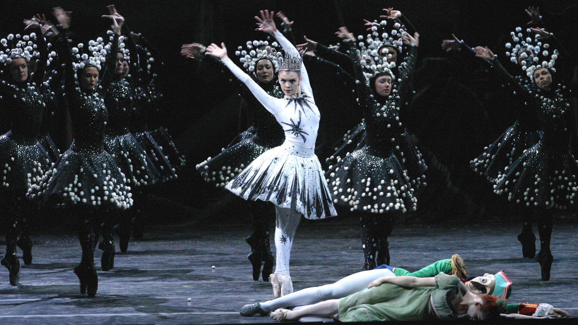 Сцена из балета П.И. Чайковского Щелкунчик