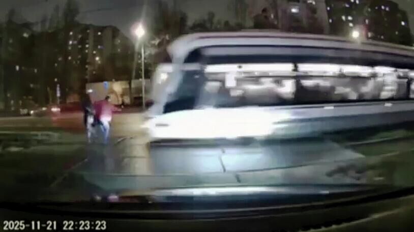 Момент ДТП с трамваем в Южном Медведково на северо-востоке Москвы. Кадр записи видеорегистратора